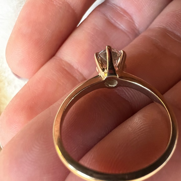 10k gold and white sapphire ring - Picture 3 of 11